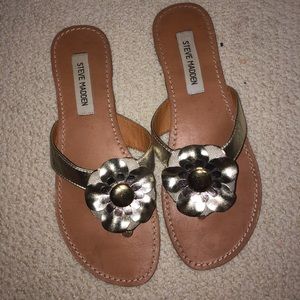 Gold and black flower Steve Madden!